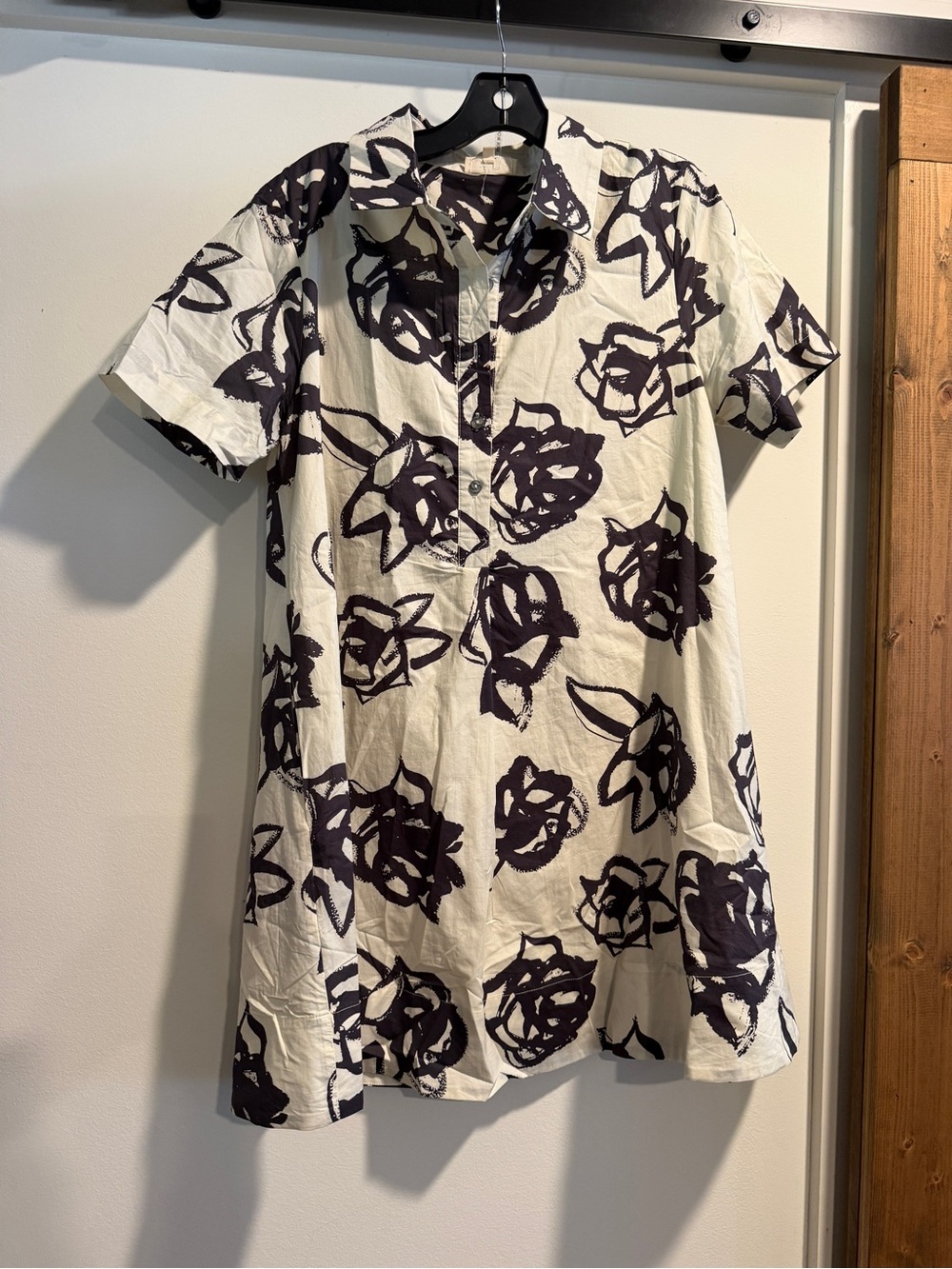entro White Short-Sleeve Shirt Dress with Black Abstract Floral Print